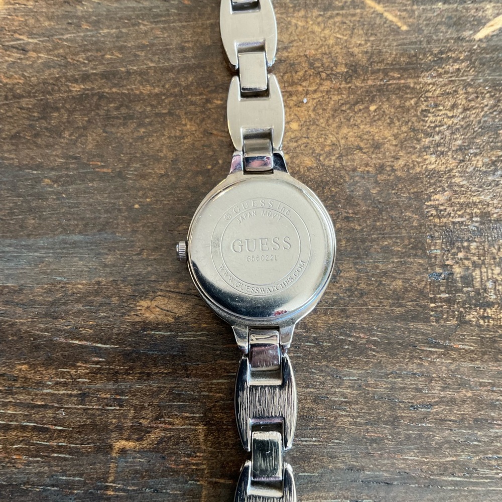 GUESS Silver Tone Logo Link Bracelet Watch Women’s Y2K Fashion Watch - Picture 4 of 5